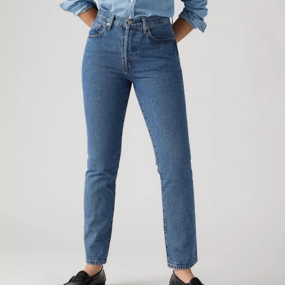 NWT Levi's Women's 501 Original Straight Leg Blue Jeans 26 x 30 Medium Wash